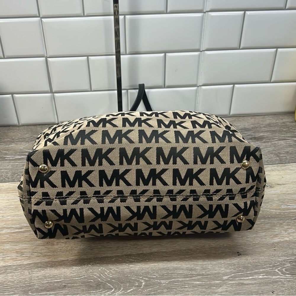 Michael Kors Signature Jet Set Signature Canvas Tote-Excellent Condition! - Picture 3 of 11